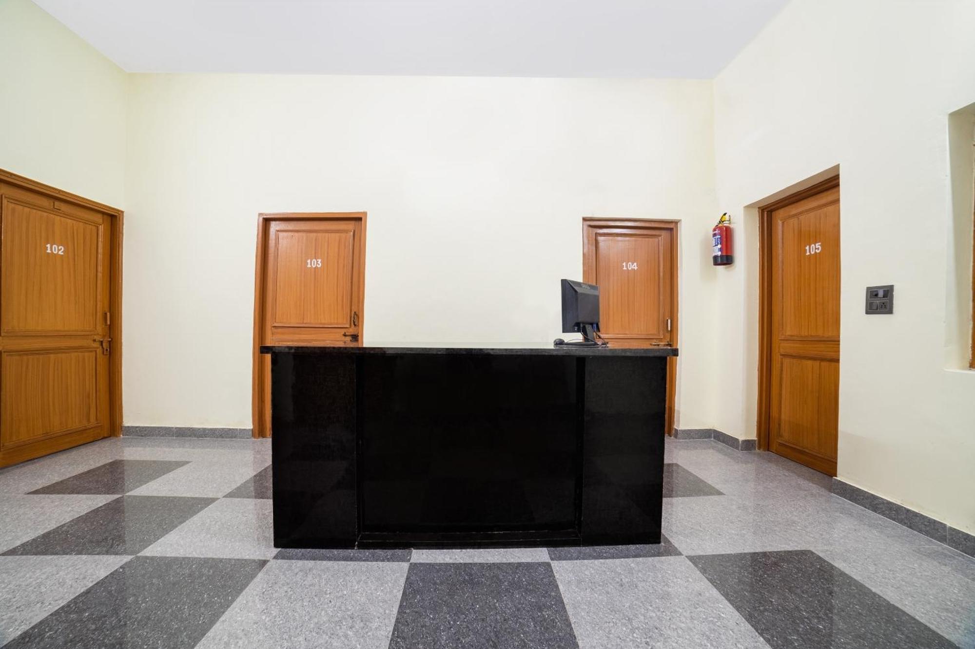 Hotel O Home Gautam Homestay Ντεχραντούν Εξωτερικό φωτογραφία