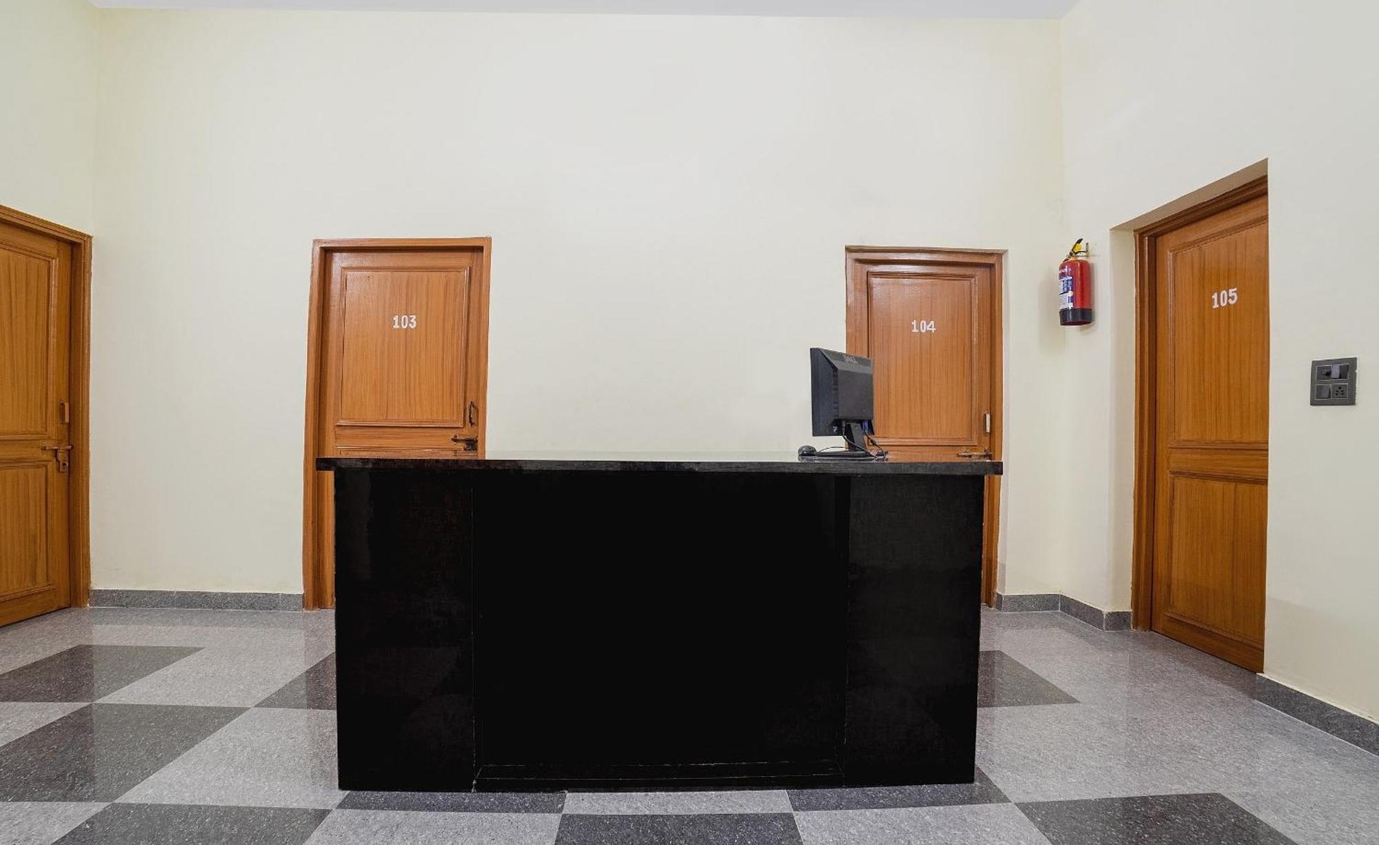 Hotel O Home Gautam Homestay Ντεχραντούν Εξωτερικό φωτογραφία